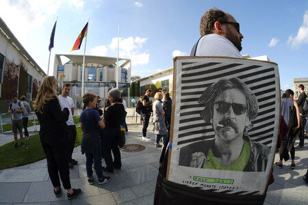 Demonstration für die Freilassung von Deniz Yücel in Berlin