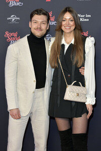 Filmpremiere 'Song Sung Blue' in Berlin