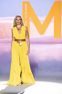 Lola Casademunt by Maite Fashion Show auf der Mercedes-Benz Fashion Week Madrid