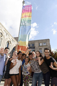 Hissung der 'Colours of Respect' Flagge in Berlin