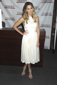 Buchsignierstunde mit Lauren Conrad in Ridgewood