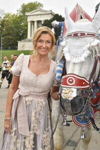 Regines Damenwiesn beim Oktoberfest 2025 in München