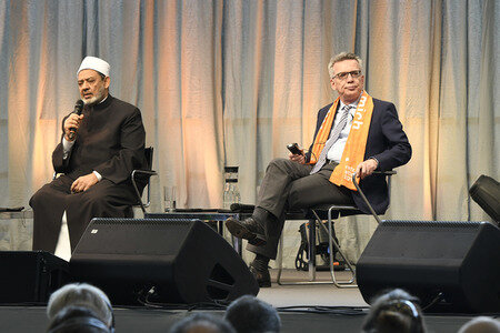 De Maizière und al-Tayyeb auf dem 36. Deutschen Evangelischen Kirchentag in Berlin