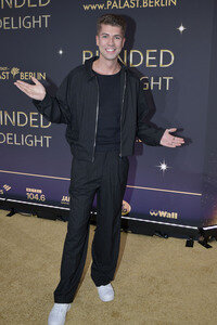 Weltpremiere der 'Blinded by Delight' Grand Show 2025 in Berlin