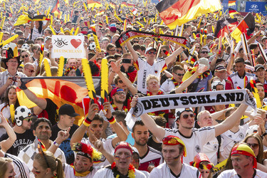 WM-Fanmeile beim Spiel Deutschland gegen Portugal, Berlin