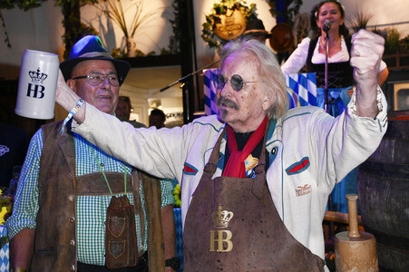 Wiesn Anstich 2026 im Hofbräu Berlin