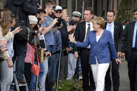 Angela Merkel besuch den Problemstadtteil Marxloh in Duisburg