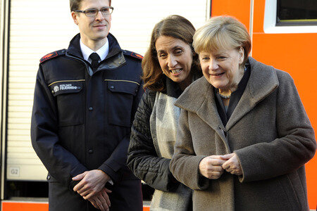 Angela Merkel besucht Jugendfeuerwehr in Berlin