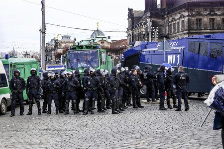 Gegendemonstration zu Pegida in Dresden