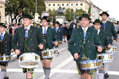Oktoberfest Trachten- und Schützenzug 2018 in München