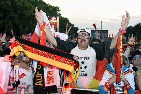 Fans beim UEFA-Fußball-Europameisterschaft 2016 Spiel Deutschland gegen Polen in Berlin