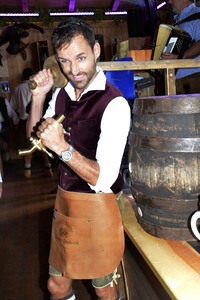 Oktoberfest-Anstich im Fisch Bäda Wiesnstadl in München
