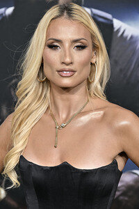 Filmpremiere 'Him - Der Größte aller Zeiten' in Los Angeles