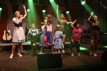 7. Vorwiesn bei Möbel Höffner in München