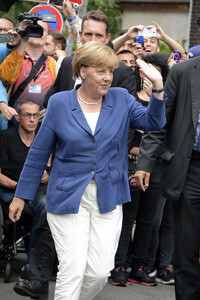 Angela Merkel besucht den Problemstadtteil Marxloh in Duisburg