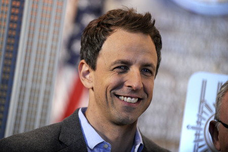 Seth Meyers schaltet das Licht am Empire State Building ein in New York