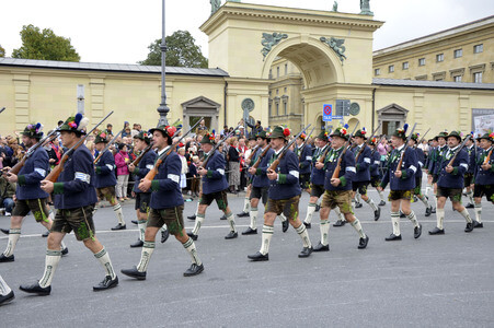 Trachten- und Schützenzug 2015 in München