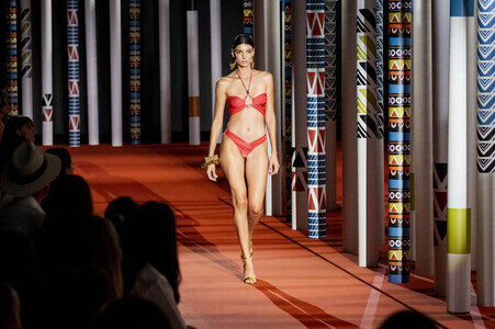 Dolores Cortés Fashion Show auf der Merceds-Benz Fashion Week M