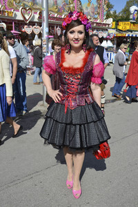 Damen-Wiesn 2015 von Unternehmerin Regine Sixt auf dem Oktoberfest in München