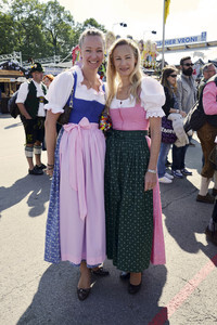 Damen-Wiesn 2015 von Unternehmerin Regine Sixt auf dem Oktoberfest in München