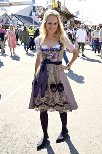 Damen-Wiesn 2015 von Unternehmerin Regine Sixt auf dem Oktoberfest in München