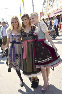 Damen-Wiesn 2015 von Unternehmerin Regine Sixt auf dem Oktoberfest in München