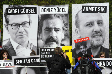 Demonstration für die Freilassung der in der Türkei inhaftierten Journalisten in Berlin