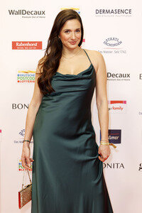 Goldene Bild der Frau 2025 in Hamburg