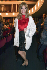 Theaterpremiere 'Wer schießt auf Frau Hummel?' in München