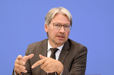 Bundespressekonferenz 'Sondervermögen für Infrastruktur - Mit Geld alleine kann man nicht bauen!' in Berlin