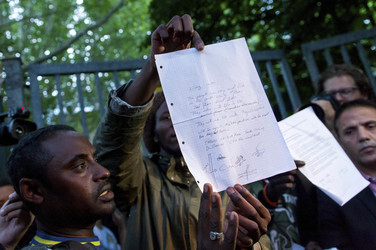 Einigung mit Flüchtlingen in der besetzten Gerhart-Hauptmann-Schule, Berlin