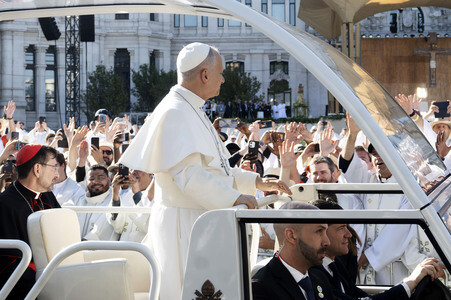 Papst Leo XIV. hält die Corpus Christi Messe in Madrid