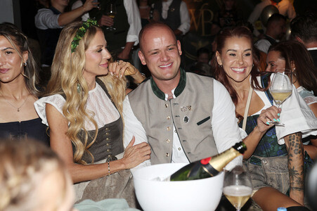 Cathy Hummels Wiesn-Bummel beim Oktoberfest 2026 in München