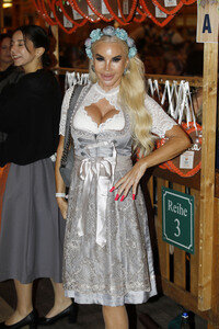 Regines Damenwiesn beim Oktoberfest 2025 in München