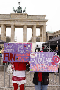 Kundgebung 'Es reicht! Sexualisierte Gewalt stoppen' in Berlin