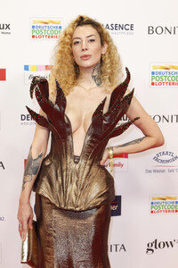 Goldene Bild der Frau 2025 in Hamburg