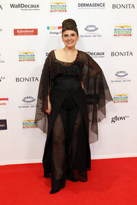 Goldene Bild der Frau 2025 in Hamburg