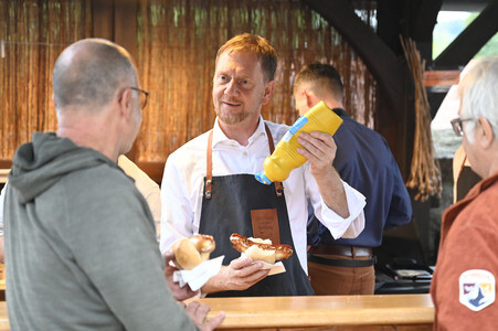 Veranstaltung der CDU 'Kretschmer grillt' in Arnsdorf