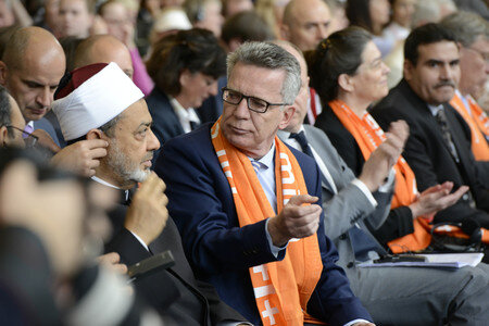 De Maizière und al-Tayyeb auf dem 36. Deutschen Evangelischen Kirchentag in Berlin