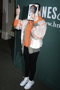 Buchsignierstunde mit Rose McGowan Book in New York