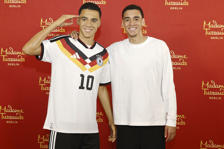 Jamal Musiala bei der Präsentation seiner Wachsfigur in München
