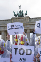 PETA Demonstration gegen Hühnerhaltung, Berlin