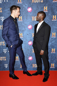 Preview der Serie 'Roots' in München