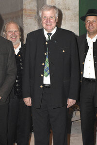 Horst Seehofer beim Gottesdienst in Grasbrunn