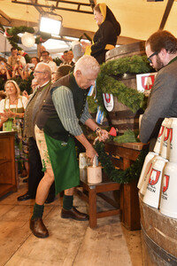 Wiesn Anstich im Schottenhamel Festzelt auf dem Oktoberfest 2025 in München