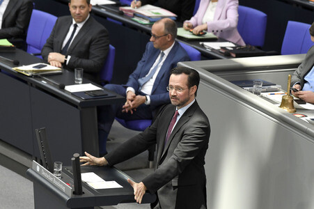 64. Sitzung des Deutschen Bundestages in Berlin