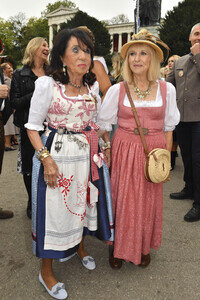 Regines Damenwiesn beim Oktoberfest 2025 in München