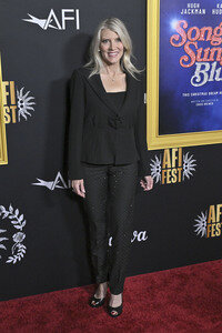 Closing Ceremony und Filmpremiere 'Song Sung Blue', AFI Fest 2025 in Los Angeles