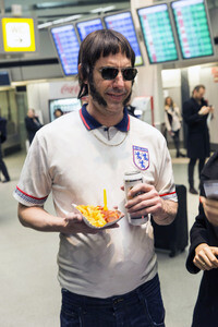 Sacha Baron Cohen bei seiner Ankunft in Berlin-Tegel
