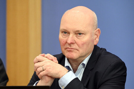 Bundespressekonferenz 'Vorstellung des Jahresgutachtens 2025/26' in Berlin